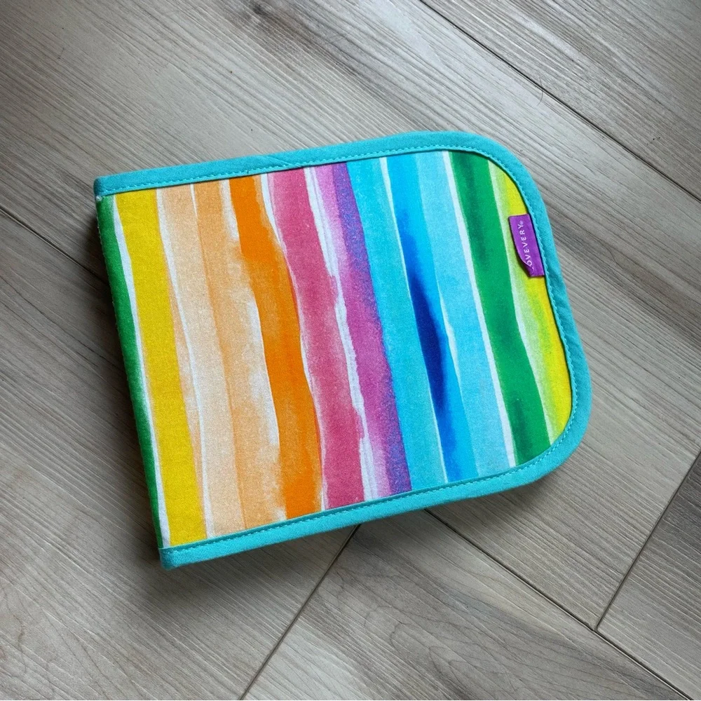 Lovevery Standing Card Holder w/Black and White Cards, from The Looker playkit